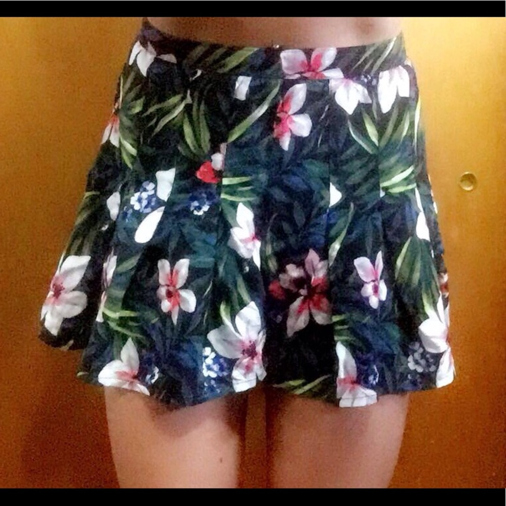 🌺Hollister flowy shorts🌺